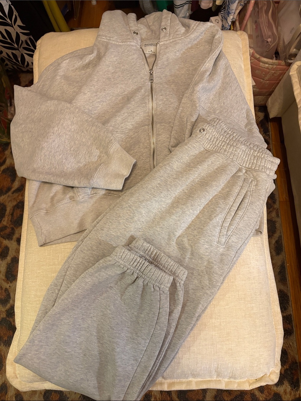 Abercrombie women’s Sunday grey jogging suit